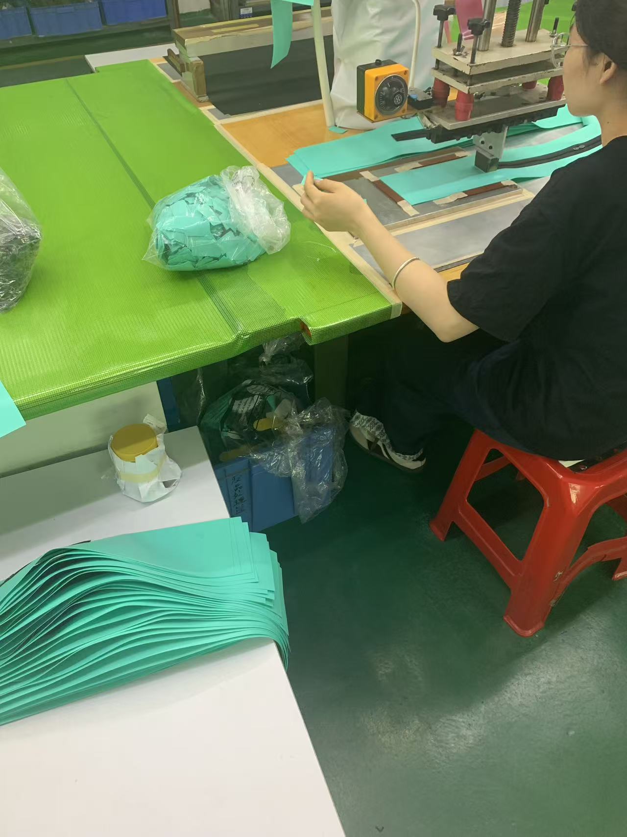 Sealock factory workers are using 27.12 MHz HF welding.